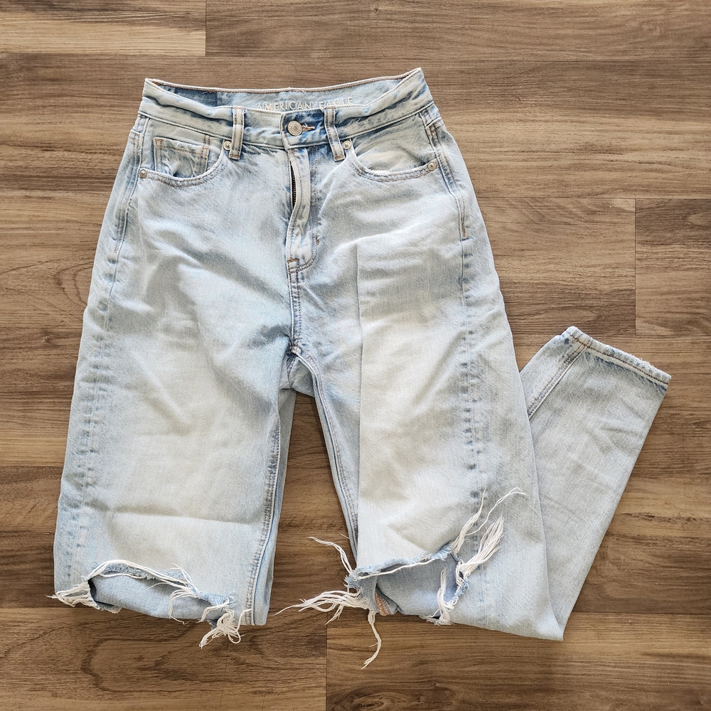 American Eagle Outfitters Light Blue Distressed Cropped Jeans